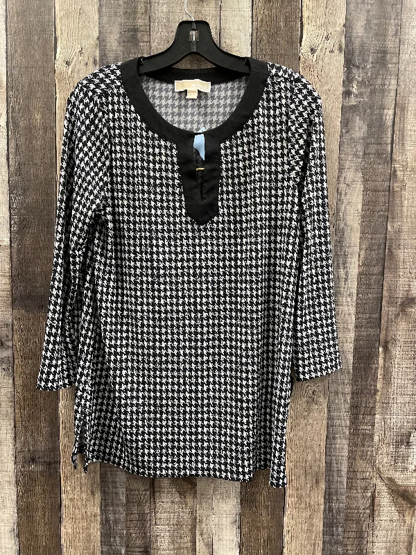 Cozy Sweaters Top Long Sleeve Designer By Michael Kors In Checkered Pattern, Size: S