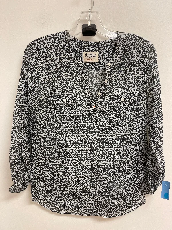 Elegant Series Top Long Sleeve By Holding Horses In Grey & White, Size: Xs